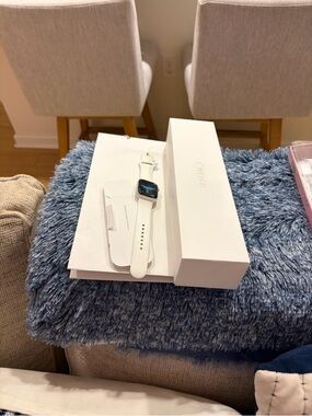 Apple Watch Series 4. 40mm. GPS, cellular, heart monitoring capabilities